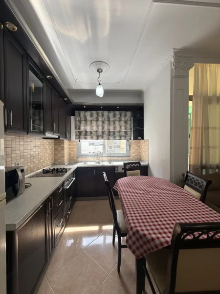 Tirane, jepet me qera apartament 2+1 Kati 3, 100 m² 450 € (Vila L Astir)