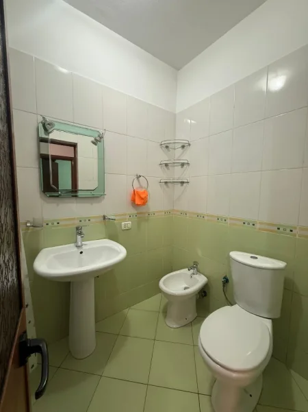 Tirane, jepet me qera apartament 2+1 Kati 3, 100 m² 450 € (Vila L Astir)
