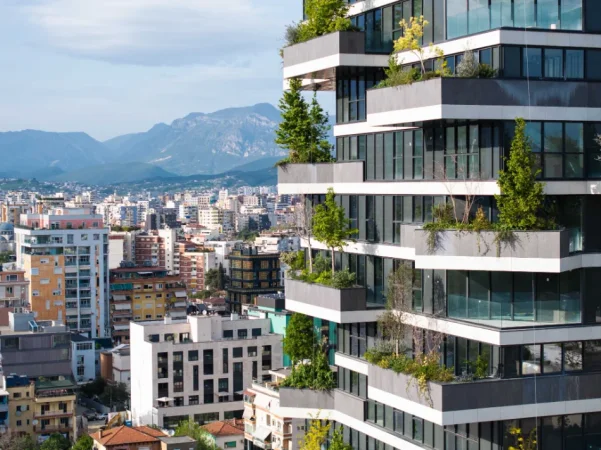 Tirane, jepet me qera zyre Kati 8, 100 m² 3.500 € (Vertical Forest)