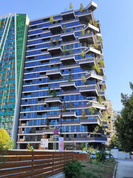 Tirane, jepet me qera zyre Kati 8, 100 m² 3.500 € (Vertical Forest)
