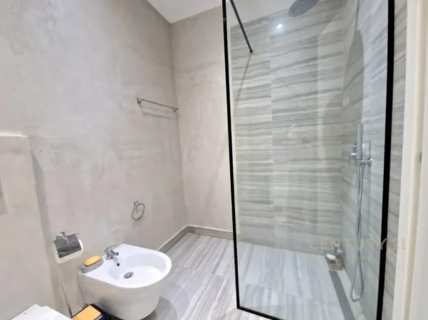 Tirane, jepet me qera apartament 1+1 Kati 1, 70 m² 730 € (shkolla e kuqe)