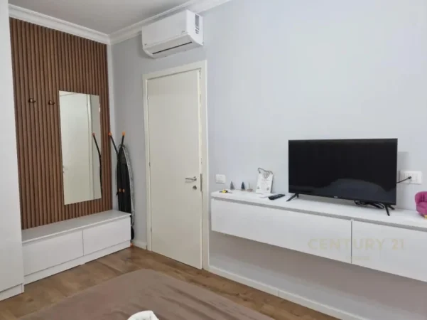 Tirane, jepet me qera apartament 1+1 Kati 1, 70 m² 730 € (shkolla e kuqe)