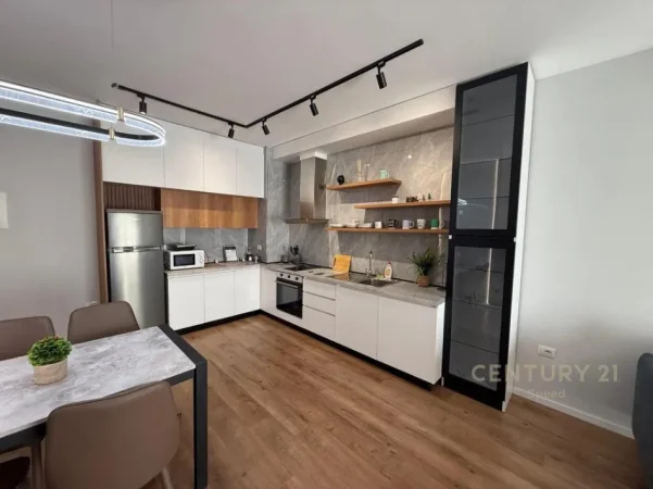 Tirane, jepet me qera apartament 1+1 Kati 1, 70 m² 730 € (shkolla e kuqe)