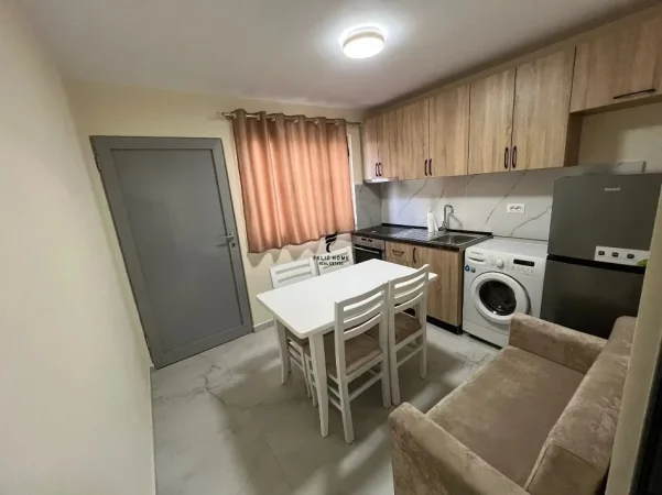 Tirane, jepet me qera apartament 1+1 Kati 1, 60 m² 400 € (RRUGA E DIBRES)