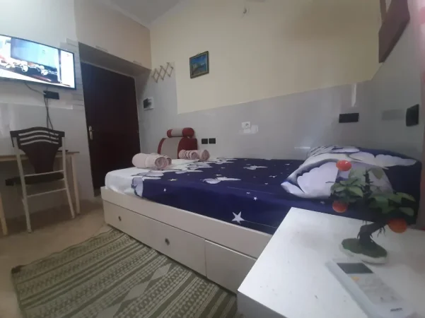 Tirane, jepet me qera garsonier 1+1 Kati 2, 39 m² 350 € (Rruga 5maji prane qendres tregtare concord)