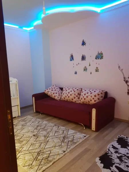 Tirane, jepet me qera apartament 2+1 Kati 4, 90 m² 500 € (Rruga Besim Alla)