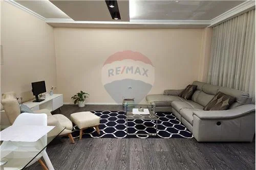 Shqiperi, jepet me qera apartament 2+1 , 700 € (Inxhinieria e Ndertimit)