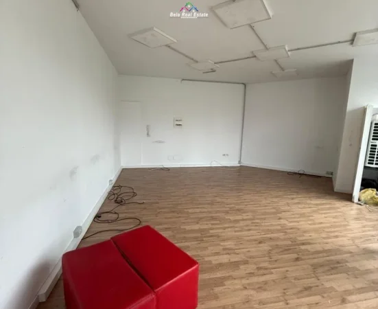 Tirane, jepet me qera ambjent biznesi Kati 1, 200 m² 3.500 € (Stadiumi Dinamo)
