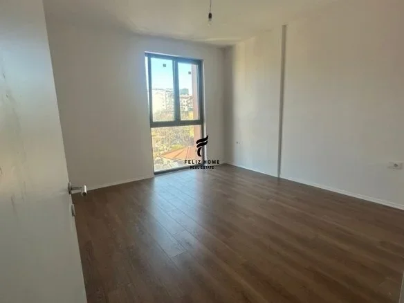 Tirane, jepet me qera zyre Kati 4, 80 m² 850 € (RRUGA E KAVAJES)