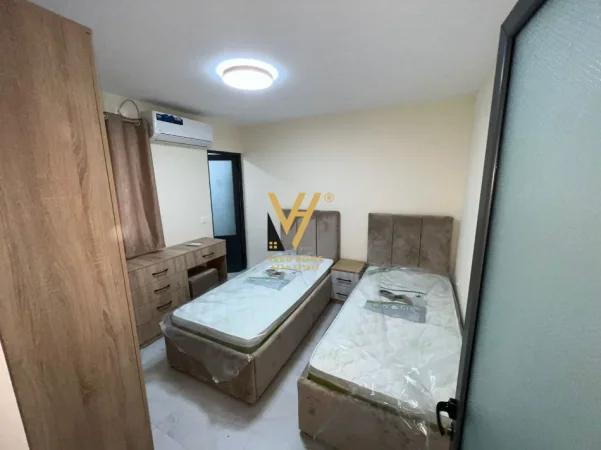 Tirane, jepet me qera apartament 1+1+Ballkon Kati 1, 50 m² 420 € (SHKOLLA E BASHKUAR)