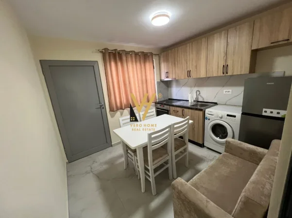 Tirane, jepet me qera apartament 1+1+Ballkon Kati 1, 50 m² 420 € (SHKOLLA E BASHKUAR)