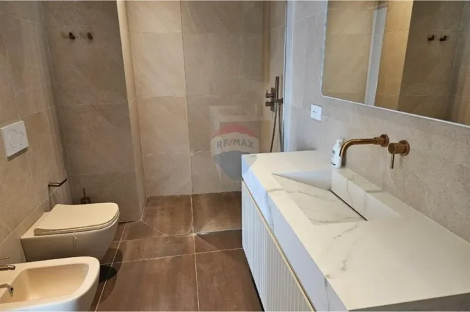 Tirane, jepet me qera 2+1 , 115 m² 1.900 € (Joy Rezidence)