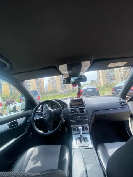 Tirane, shes makine Mercedes-Benz W204 2010 Nafte, e bardhë automatik Kondicioner 260.000 km 5.800 €