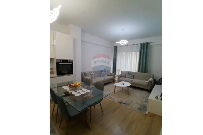 Tirane, jepet me qera 2+1 , 95 m² 650 € (Siri Kodra)