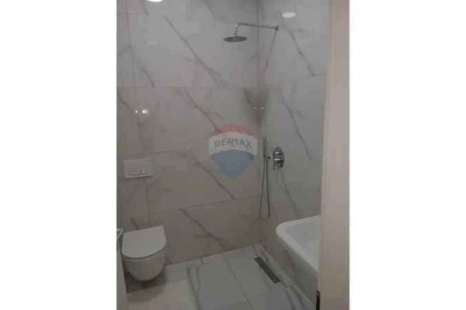 Tirane, jepet me qera 2+1 , 95 m² 650 € (Siri Kodra)