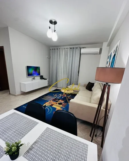 Tirane, jepet me qera apartament 1+1 Kati 5, 70 m² 580 € (RRUGA E KAVAJES)