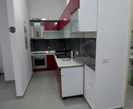 Tirane, shitet garsonier 1+1 Kati 2, 53 m² 78.000 € (RESTORANT FRESKU)