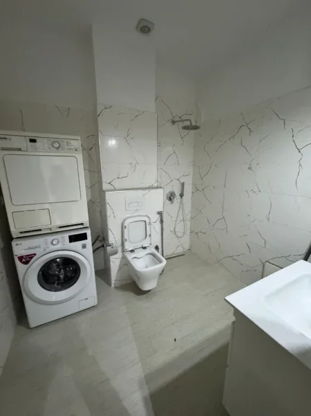 Tirane, jepet me qera apartament 1+1 Kati 0, 65 m² 400 € 