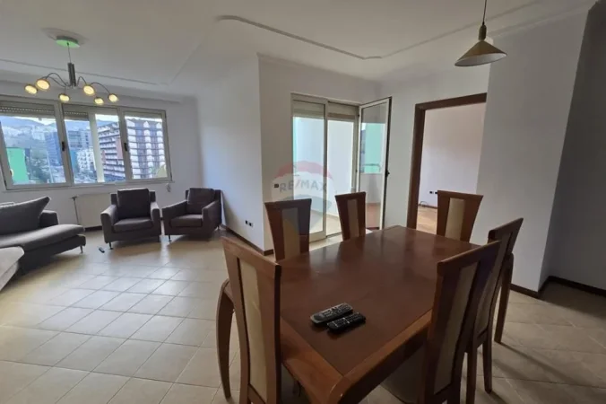 Tirane, jepet me qera 3+1 , 140 m² 1.100 € (Rruga e Kosovareve)