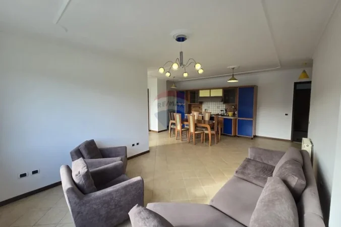 Tirane, jepet me qera 3+1 , 140 m² 1.100 € (Rruga e Kosovareve)