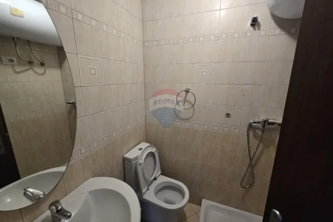 Tirane, jepet me qera 3+1 , 140 m² 1.100 € (Rruga e Kosovareve)