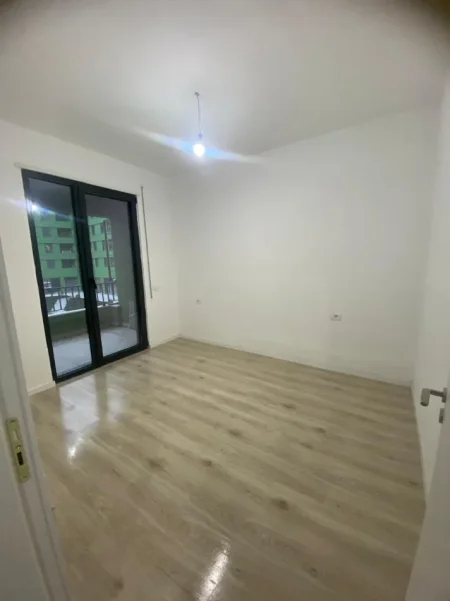 Tirane, jepet me qera apartament 1+1 Kati 2, 65 m² 400 € 