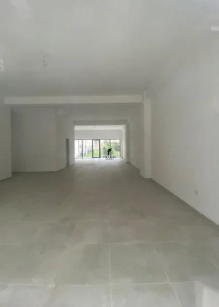 Shqiperi, jepet me qera dyqan Kati 0, 141 m² 1.300 € (LAPRAKE)