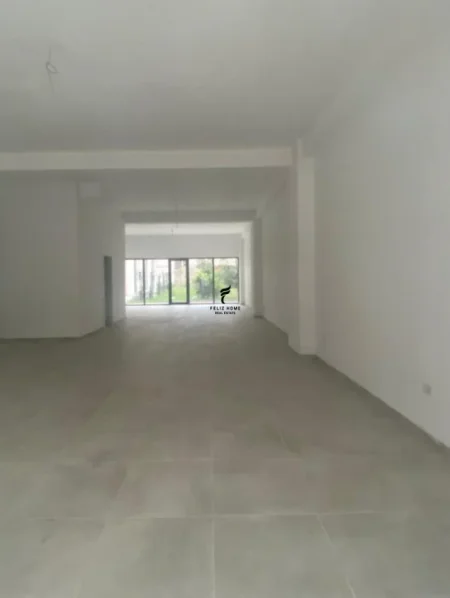Shqiperi, jepet me qera dyqan Kati 0, 141 m² 1.300 € (LAPRAKE)