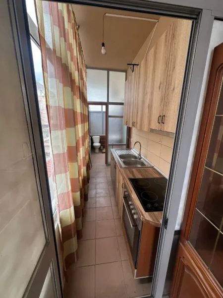 Tirane, jepet me qera apartament 1+1+Ballkon Kati 2, 60 m² 330 € 