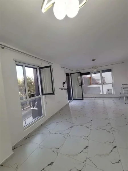 Tirane, jepet me qera zyre Kati 2, 104 m² 600 € (DON BOSKO)