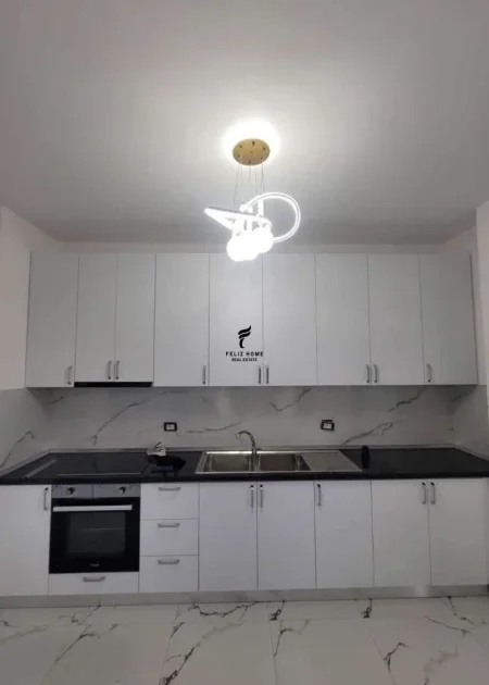 Tirane, jepet me qera zyre Kati 2, 104 m² 600 € (DON BOSKO)