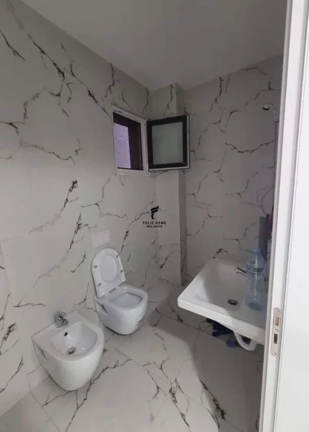 Tirane, jepet me qera zyre Kati 2, 104 m² 600 € (DON BOSKO)