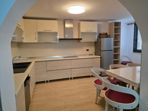 Tirane, shitet apartament 2+1 Kati 4, 102 m² 195.000 € (Rruga e Elbasanit)