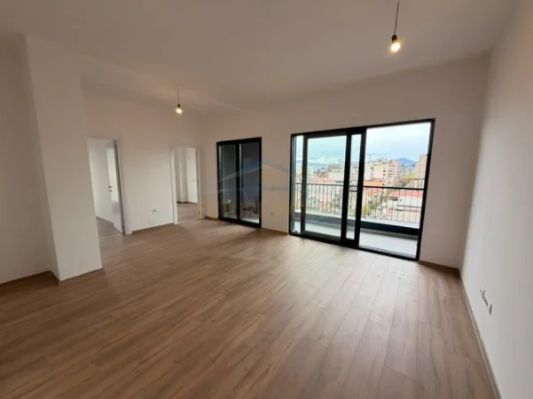 Tirane, jepet me qera apartament 3+1+Ballkon Kati 7, 120 m² 1.000 € (Rruga e Barrikadave)
