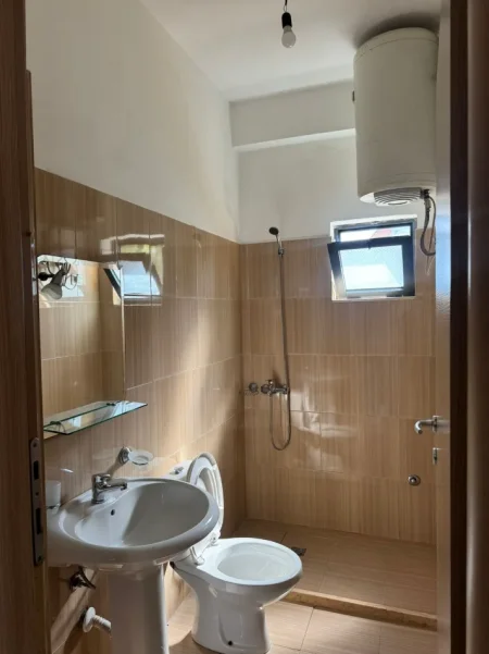 Tirane, jepet me qera apartament 1+1+Ballkon Kati 2, 60 m² 350 € 