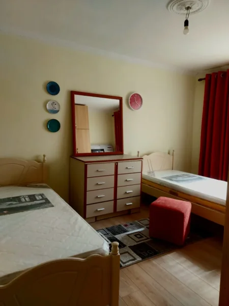 Tirane, jepet me qera apartament 1+1+Ballkon Kati 5, 65 m² 480 € 