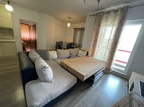 Tirane, jepet me qera apartament 2+1+Ballkon Kati 6, 77 m² 750 € (Parku)