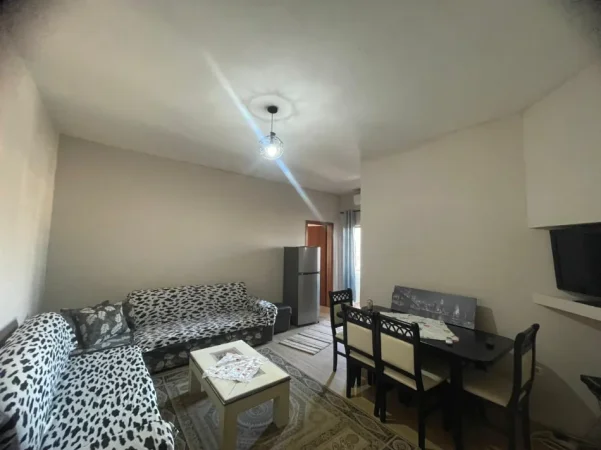 Tirane, jepet me qera apartament 1+1 Kati 3, 60 m² 300 € 