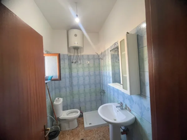 Tirane, jepet me qera apartament 1+1 Kati 3, 60 m² 300 € 