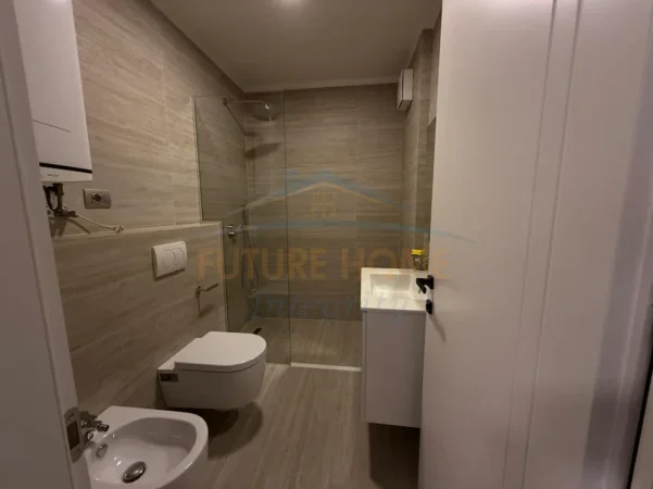 Tirane, jepet me qera apartament 2+1+Ballkon Kati 2, 89 m² 950 € (Rruga e Elbasanit)