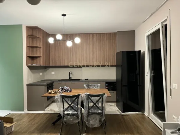 Tirane, jepet me qera apartament 2+1 Kati 3, 99 m² 850 € (Trio Tower)