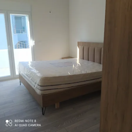 Tirane, jepet me qera apartament 1+1+Ballkon Kati 2, 62 m² 350 € (Rruga aleks caci)