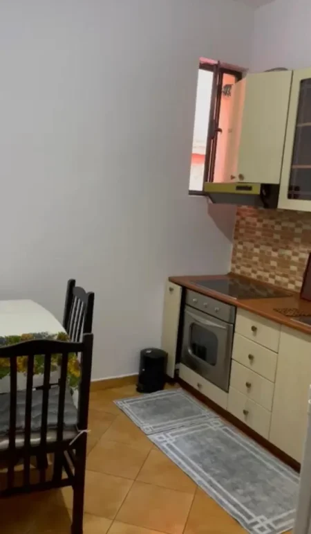 Tirane, jepet me qera apartament 1+1+Aneks+Ballkon Kati 3, 70 m² 400 € 