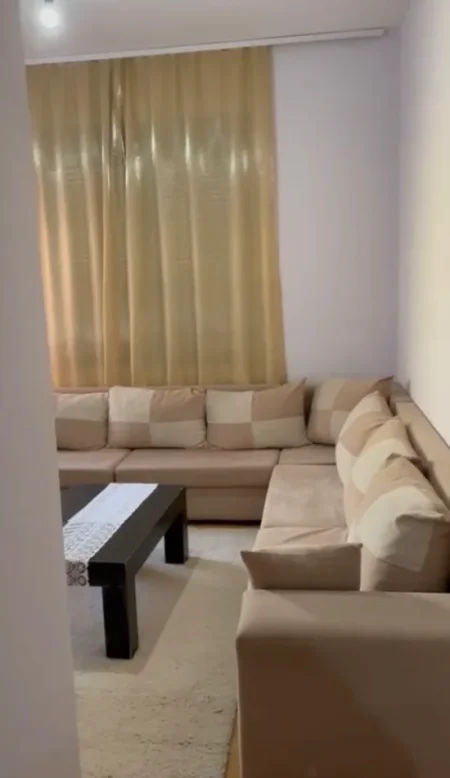 Tirane, jepet me qera apartament 1+1+Aneks+Ballkon Kati 3, 70 m² 400 € 