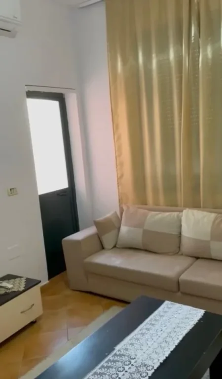 Tirane, jepet me qera apartament 1+1+Aneks+Ballkon Kati 3, 70 m² 400 € 