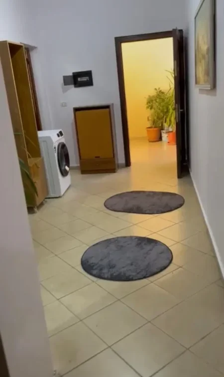 Tirane, jepet me qera apartament 1+1+Aneks+Ballkon Kati 3, 70 m² 400 € 