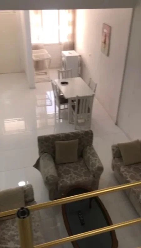 Tirane, jepet me qera apartament Dublex Kati 1, 50 m² 350 € 