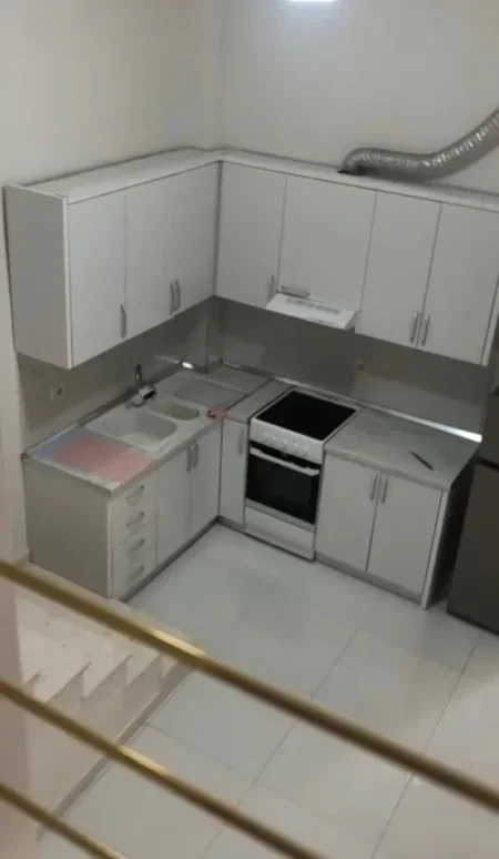 Tirane, jepet me qera apartament Dublex Kati 1, 50 m² 350 € 