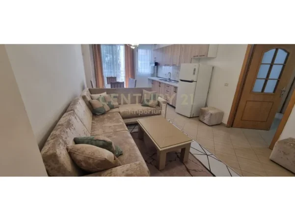 Tirane, jepet me qera apartament 2+1 Kati 2, 88 m² 500 € (astiri)