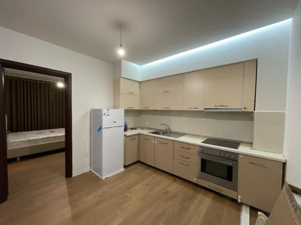 Tirane, jepet me qera apartament 2+1 Kati 4, 450 € (Yzberisht)